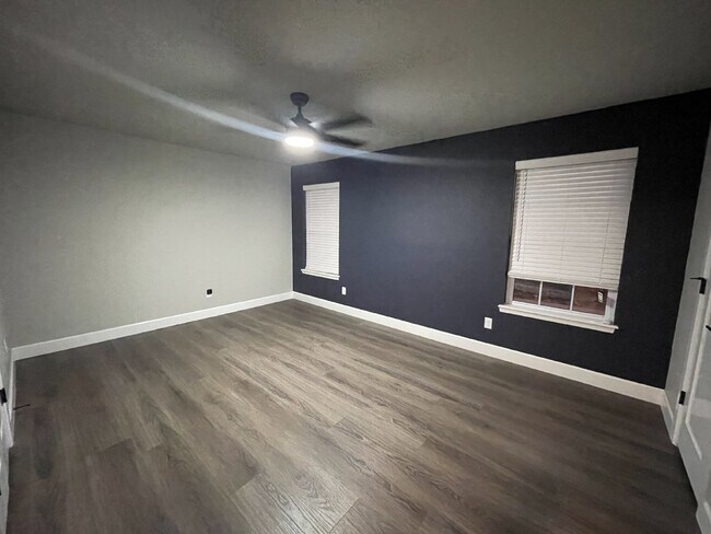 Building Photo - Modern 2 Bedroom Condo