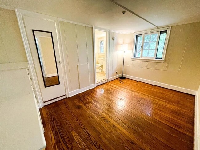 Building Photo - 705 E Seneca St