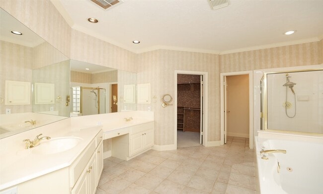 Building Photo - 7502 Holly Ct Estates Dr
