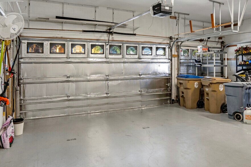 Building Photo - 215 Strathmore Cir