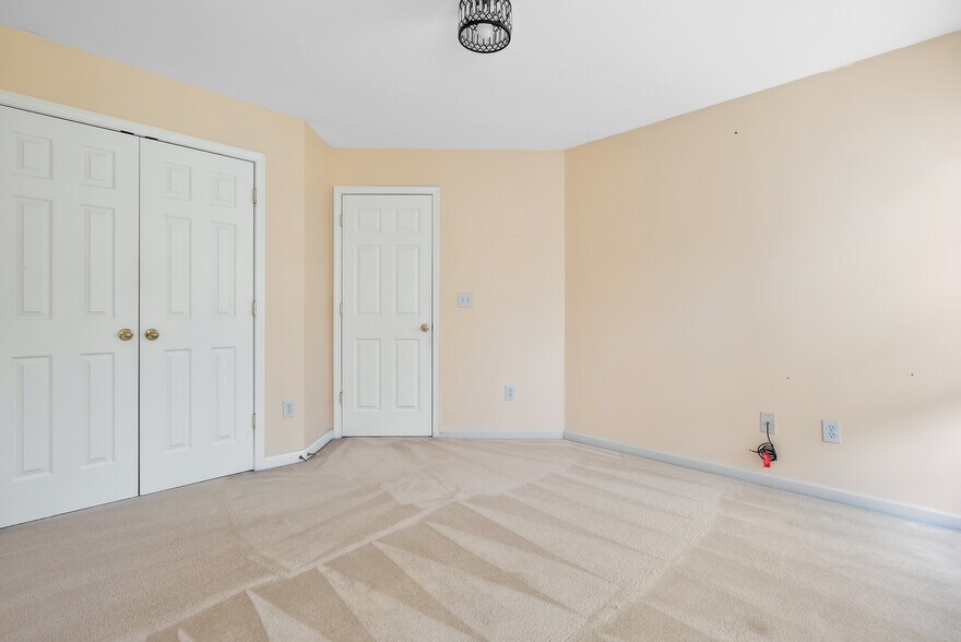 Building Photo - 847 Edgeley Ln