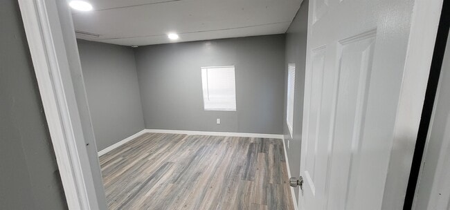 Building Photo - 9660 Valerie St