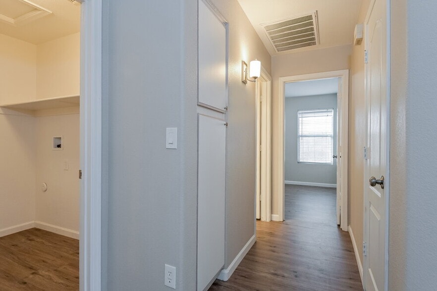 Building Photo - 9511 E Placita Elemental