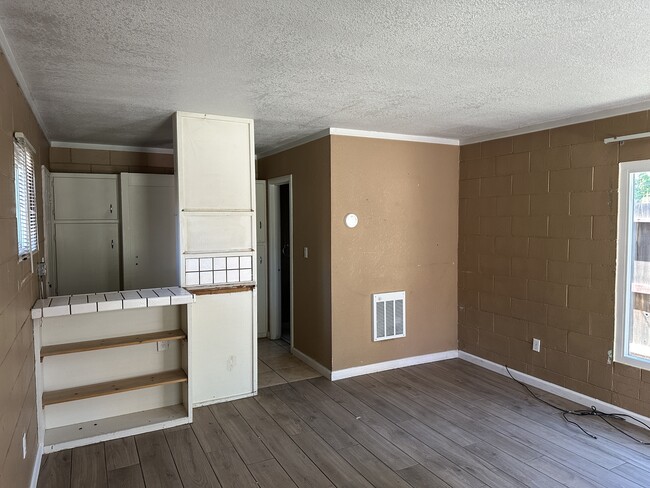 Building Photo - 1324 Del Rey Ave