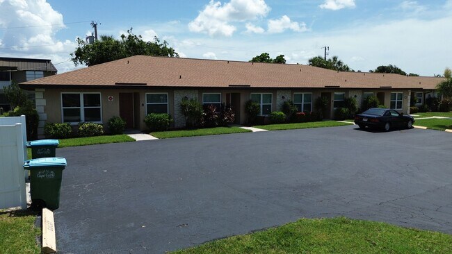 Building Photo - Recently Renovated Rental in Desirable Cap...