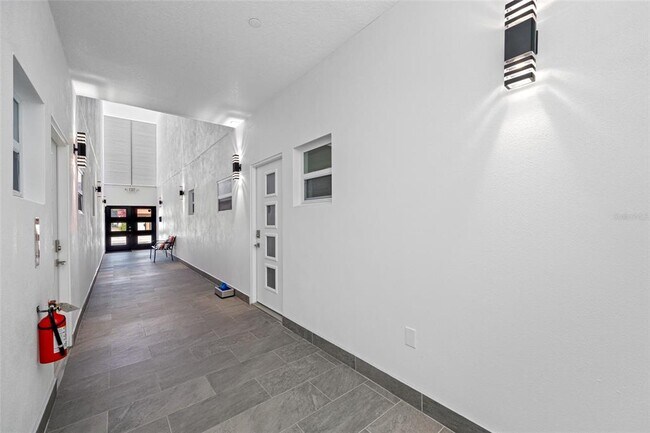 Building Photo - 527 N Garden Ave