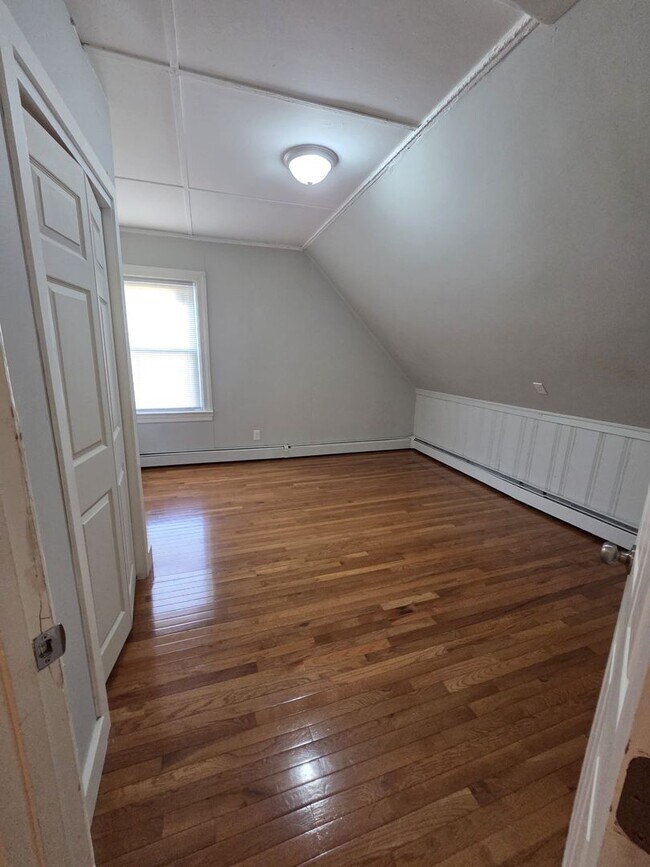 Building Photo - Woodbine St(15)-N