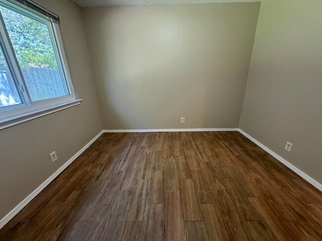 Building Photo - 10138 Inridge