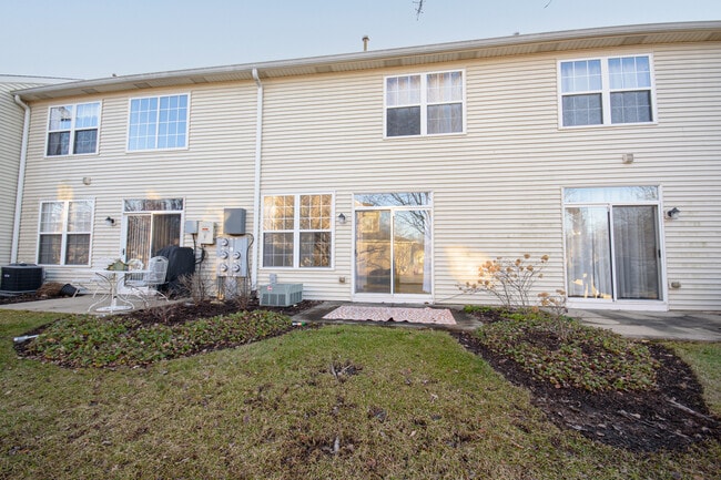 Building Photo - 2976 White Thorn Cir