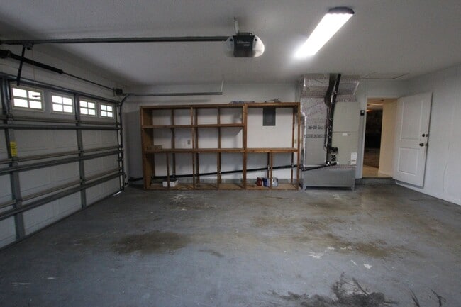 Building Photo - 4 Bedroom/2 Bath/2 Car Garage