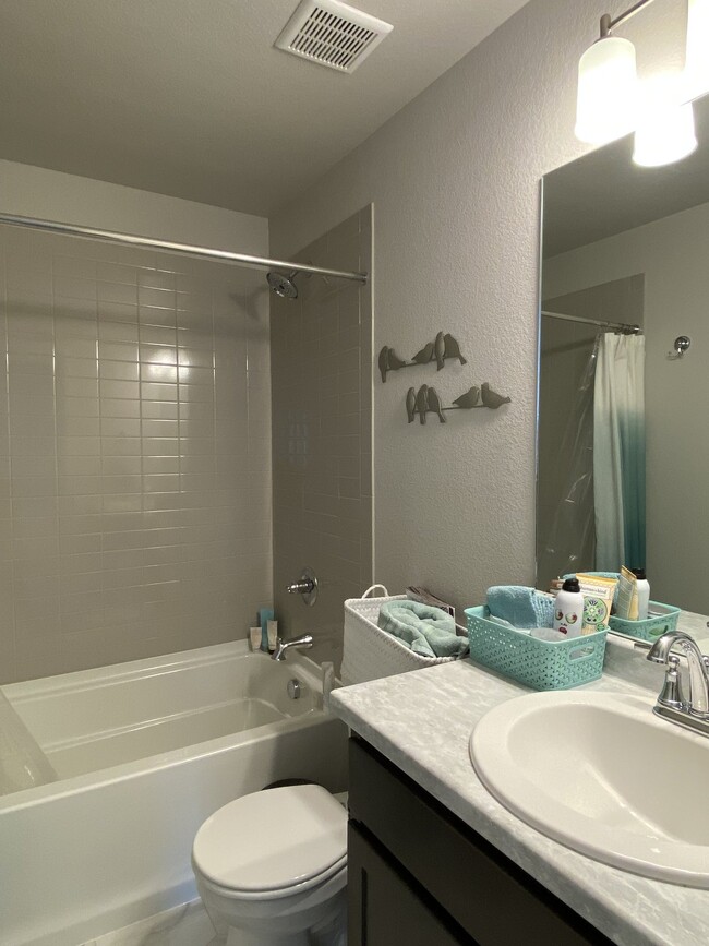 Building Photo - 3 bedroom Wolf Ranch Townhome - Laurel Mou...