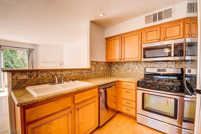 Building Photo - 3060 Casey Dr