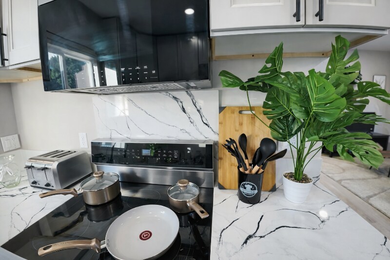 Building Photo - 148 E Rosslynn Ave