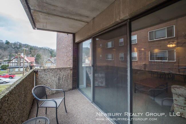 Building Photo - Stunning Two-Bedroom Apartment