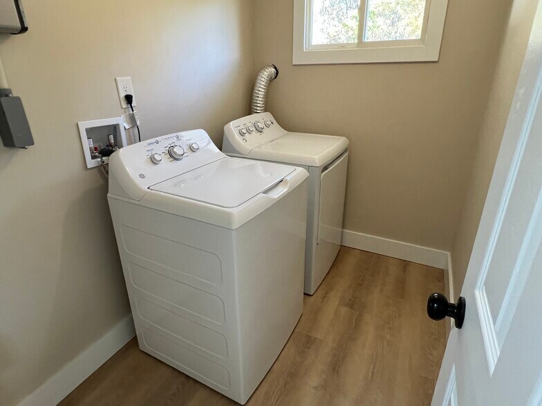 Building Photo - 3367 Parnell Dr