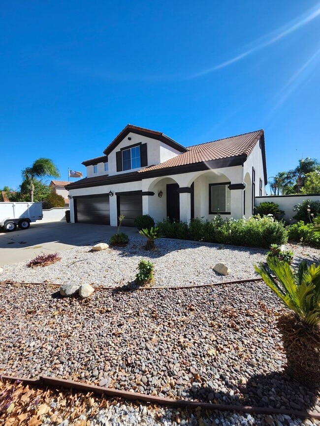 Building Photo - Beautiful two-story home located in the he...