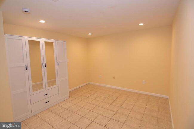 Building Photo - 404 Talahi Rd SE