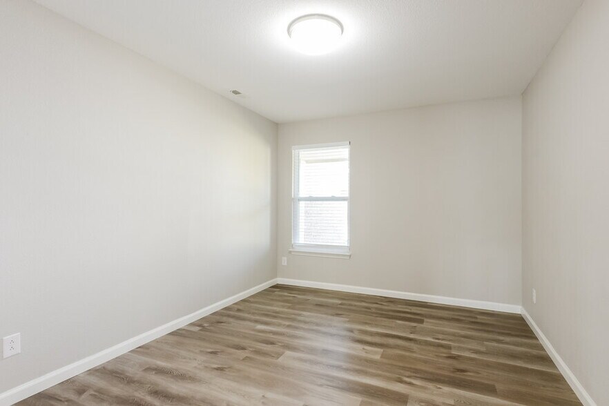 Building Photo - 10523 Ballard Dr