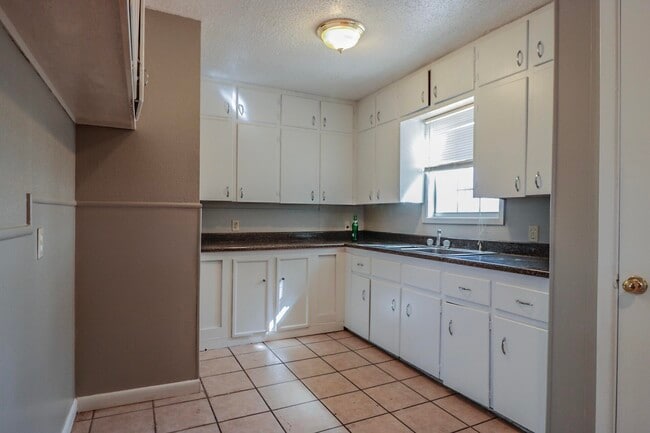 Building Photo - 3119 Jarvis St