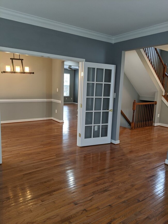 Building Photo - Single Family Home in Established Urbana Highlands Ready before the holidays!