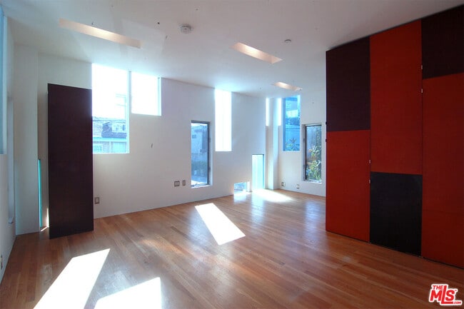 Building Photo - 116 Pacific Ave