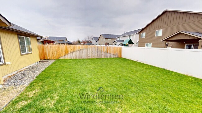 Building Photo - 247 Chapra St