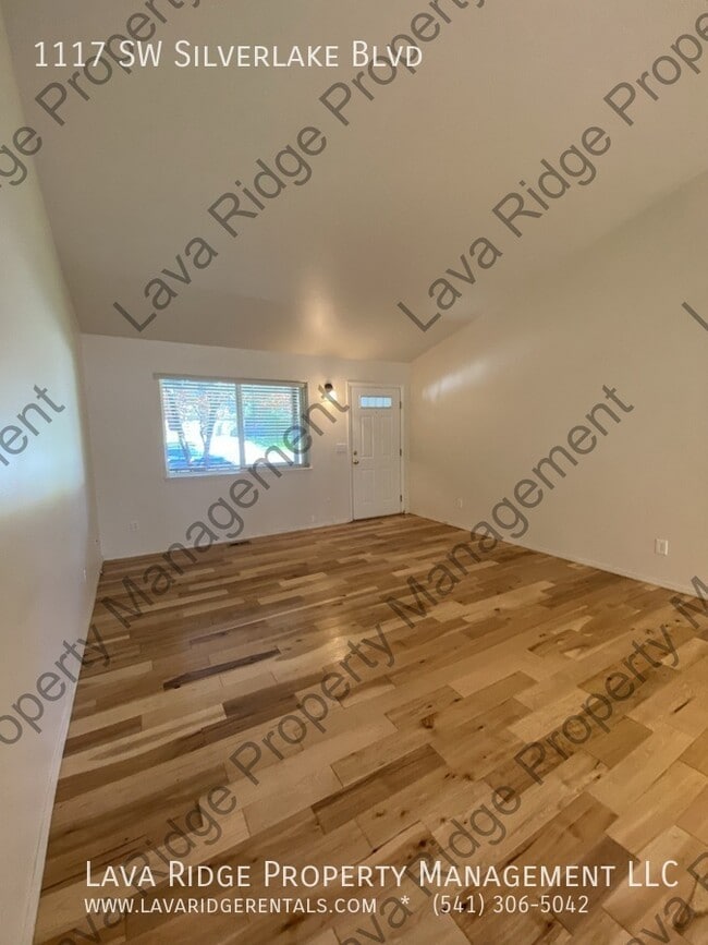 Building Photo - 1117 SW Silver Lake Blvd