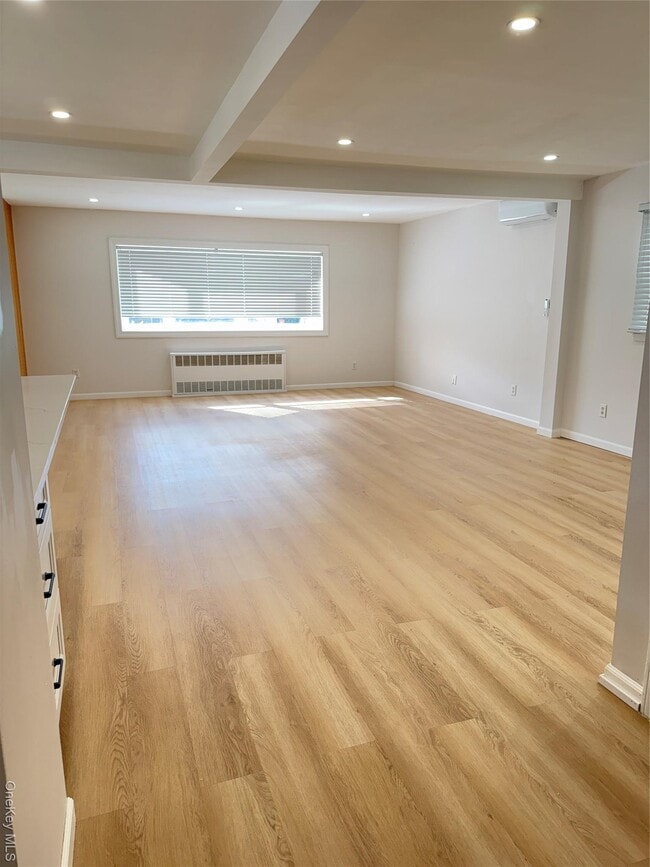 Building Photo - 660 S 10th St