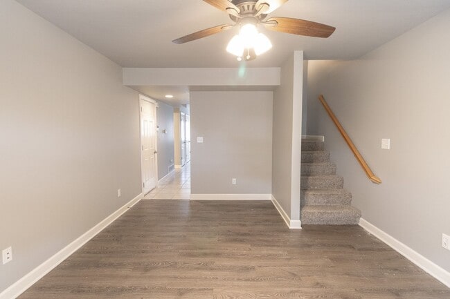 Building Photo - Condominium Convenience in Columbia!