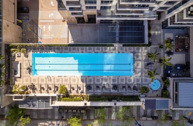 Building Photo - 550 Front St