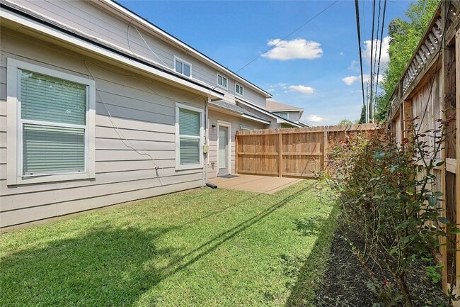 Building Photo - 1115 Eden Park Ln
