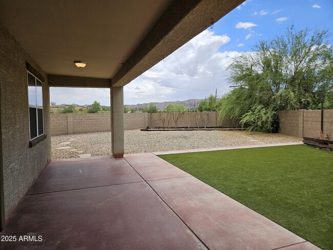 Building Photo - 3425 E Wayland Dr