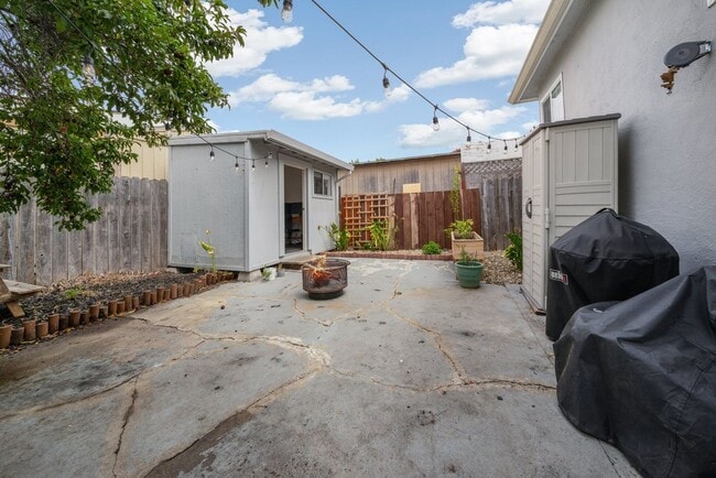 Building Photo - Charming Home In NE Richmond!