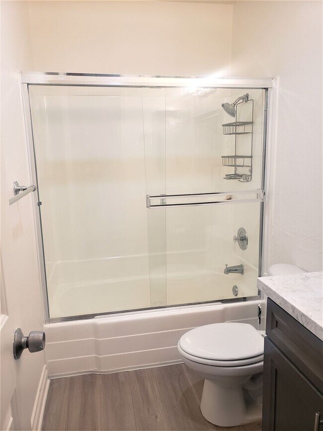 Building Photo - Recently Remodeled 2 bedroom