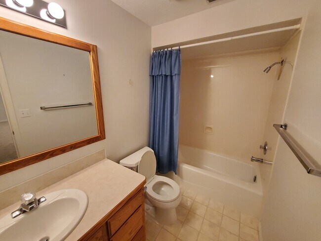 Building Photo - 920 Summerset Ct
