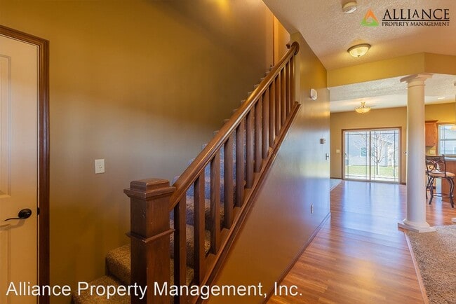 Building Photo - 3 br, 2.5 bath House - 526 Stonedale Dr.