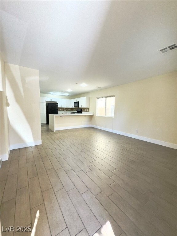 Primary Photo - 9140 Gabardine Ave
