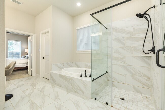 Building Photo - 9806 Starry Night Ln