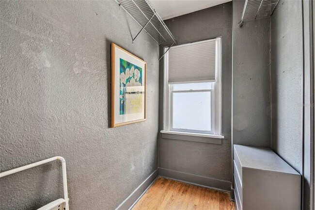 Building Photo - 130 4th Ave N
