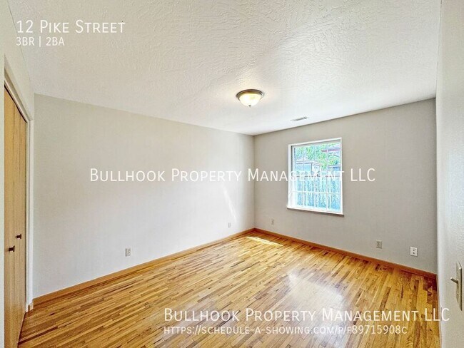 Building Photo - 12 Pike St