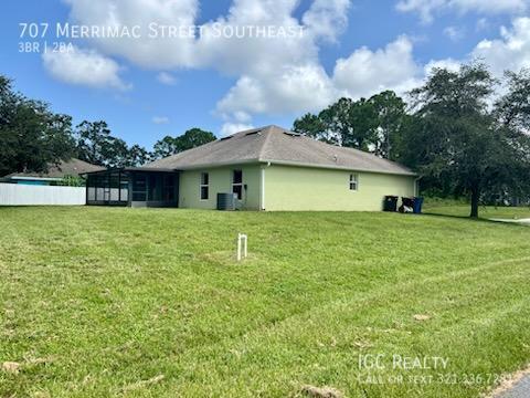 Building Photo - Large 3bed 2 bath Home in Palm Bay!