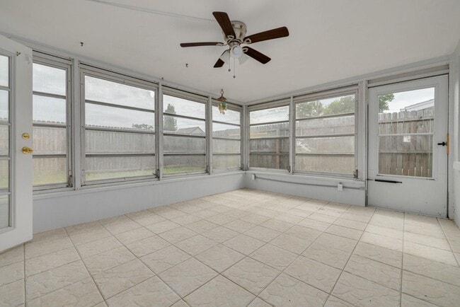 Building Photo - 5135 Cardiff Dr