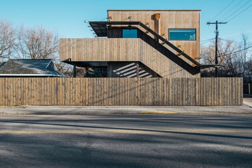 Building Photo - 602 N Willson Ave