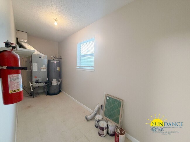 Building Photo - Updated 2 Bedroom Unit in Fort Walton Beach!