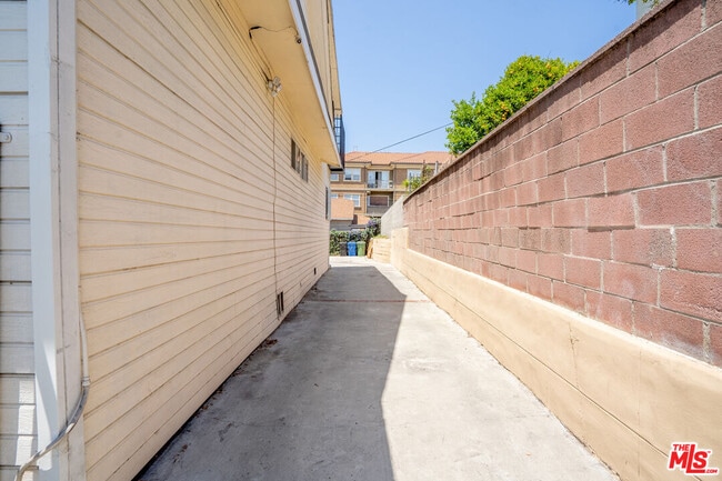 Building Photo - 2963 San Marino St