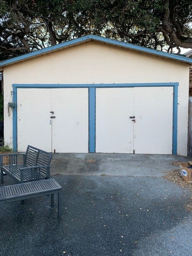 Building Photo - Spencer St. (823-825)