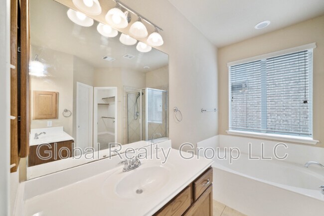 Building Photo - 431 Calm Springs