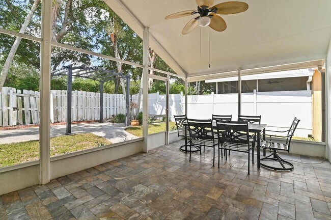 Building Photo - 5690 Green Island Dr