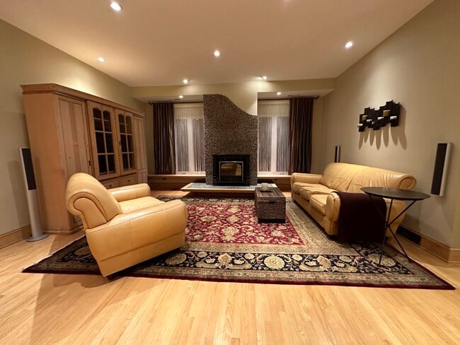 livingroom - 1700 N Windsor Dr