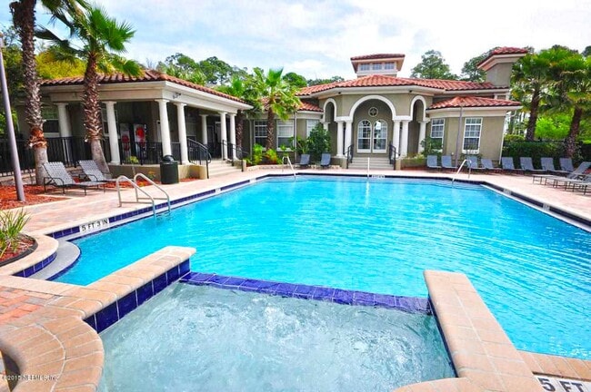 Building Photo - First floor, 3BR/2BA with garage Villa San Marco Condo
